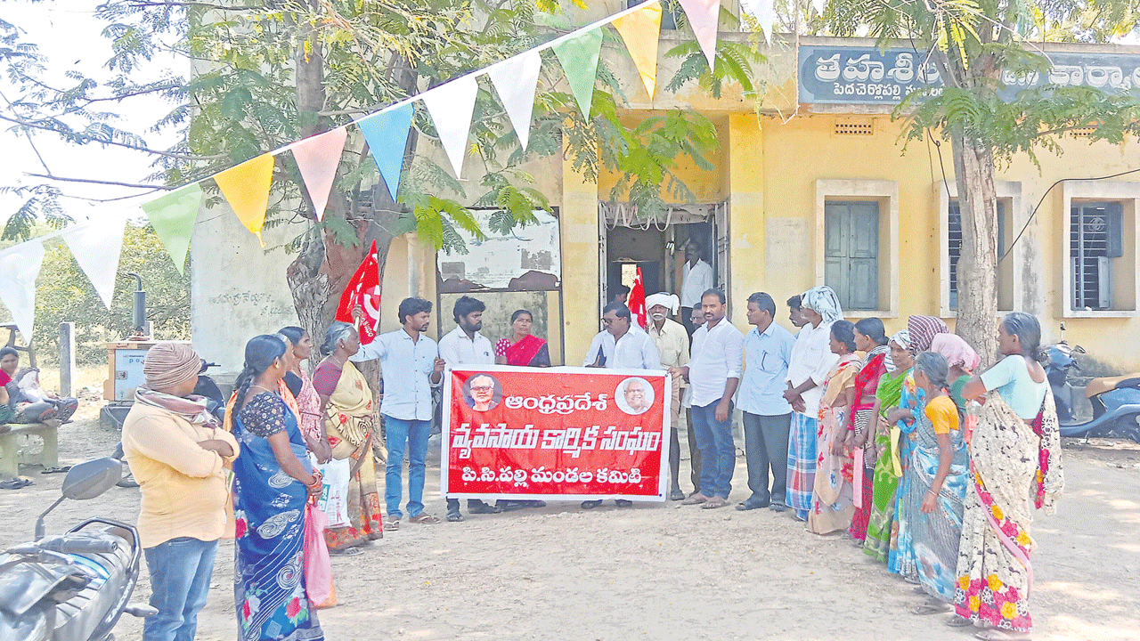  భూముల అక్రమ రిజిస్ర్టేషన్‌లు రద్దుచేయాలి