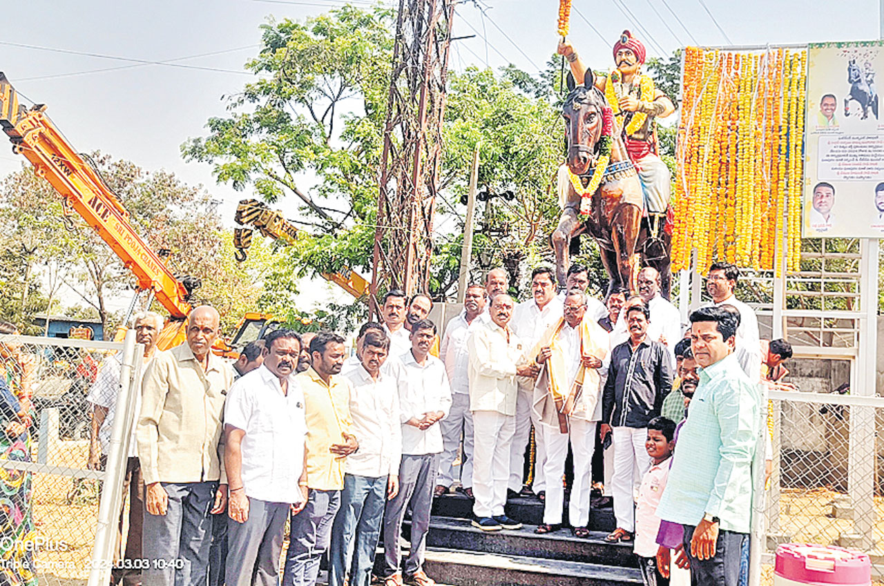 సర్ధార్‌ సర్వాయి పాపన్న నేటి తరానికి ఆదర్శం