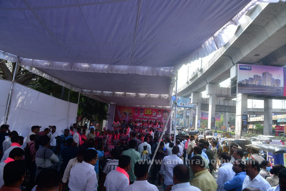 ఎల్‌ఆర్‌ఎస్‌ను ఉచితంగా చేయాలి