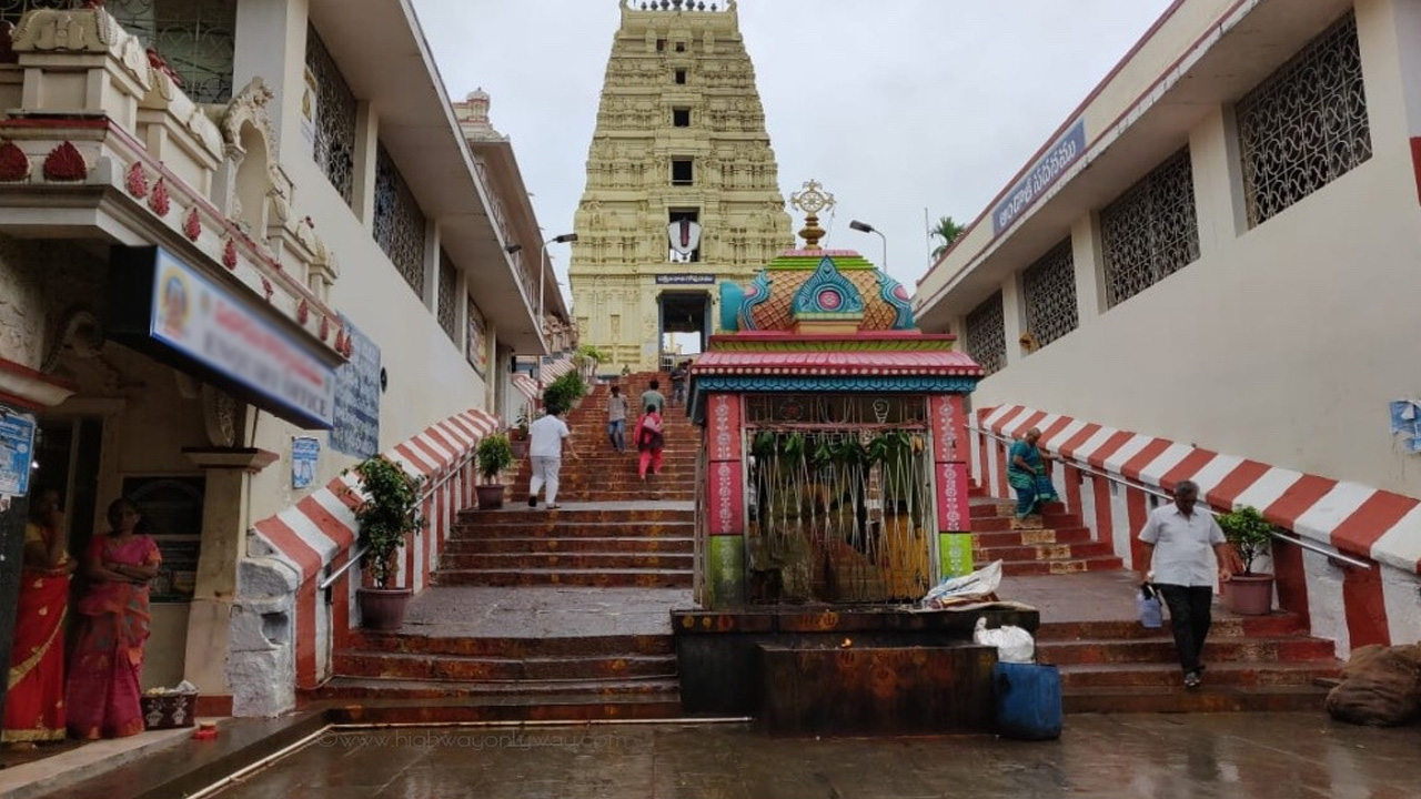 Dwaraka Tirumala: ఆలయంలో బంగారం చోరీ