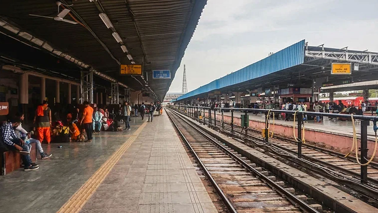 Railway News: రైల్వే ప్రయాణికులకు బిగ్ అలర్ట్.. ఆ రోజు నుంచి రైళ్లన్నీ బంద్..
