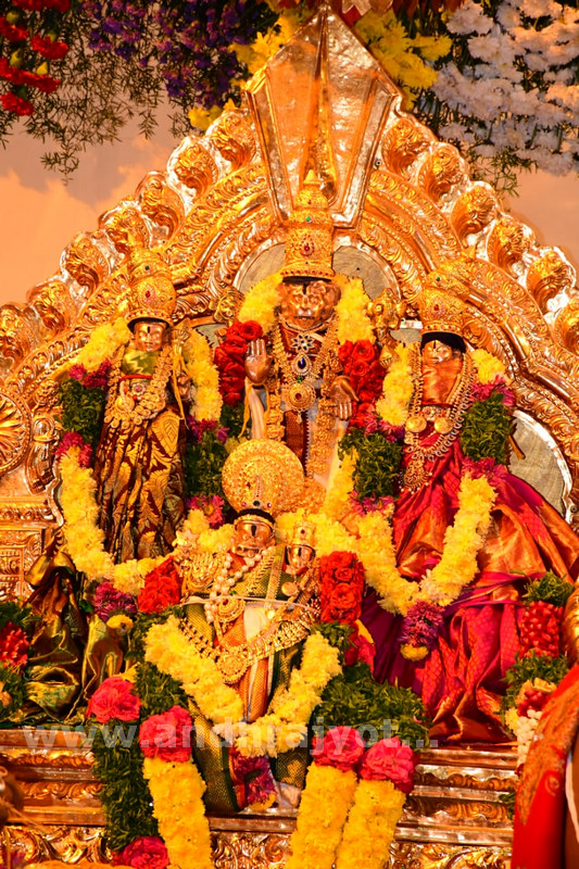 యాదాద్రి, భద్రాచలంలో సీఎం పూజలు  