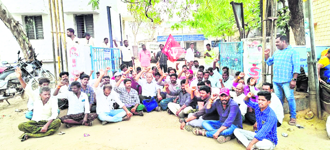 అధికారులకు బినామీగా కాంట్రాక్టర్‌ సుధాకర్‌ రెడ్డి 