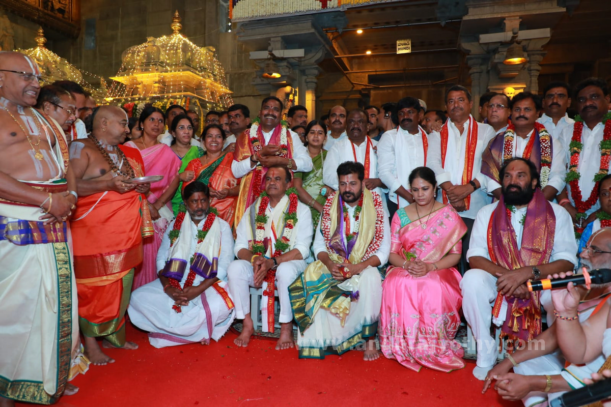 యాదాద్రి, భద్రాచలంలో సీఎం పూజలు  