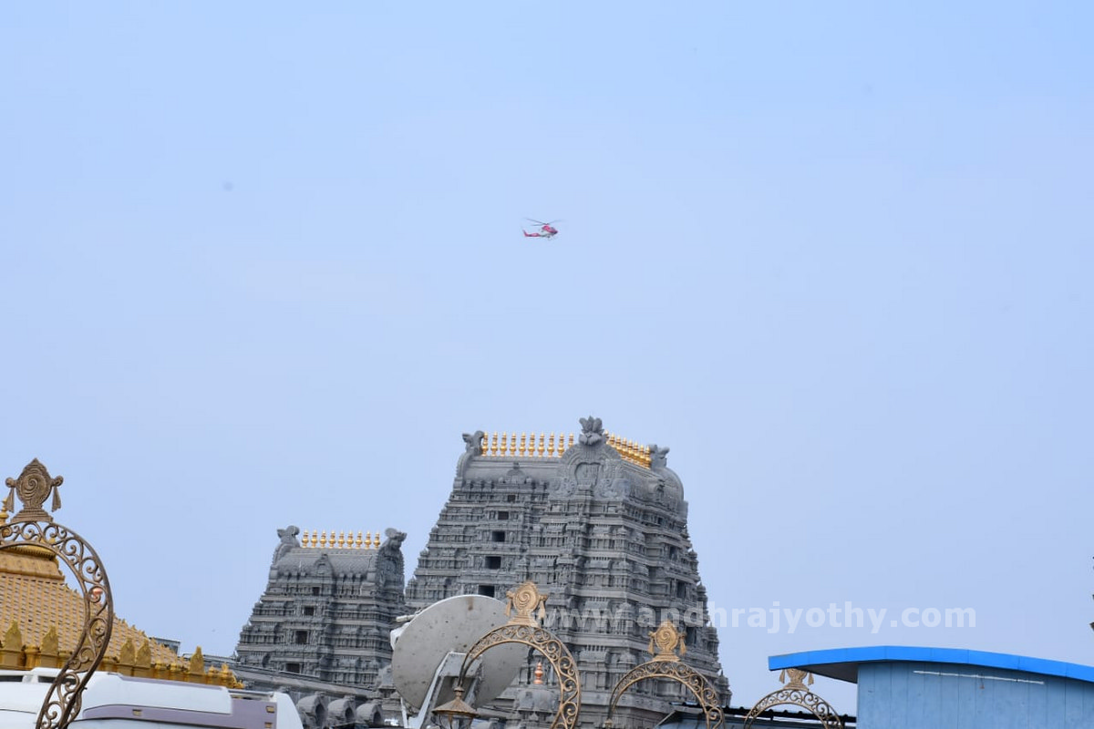 యాదాద్రి, భద్రాచలంలో సీఎం పూజలు  
