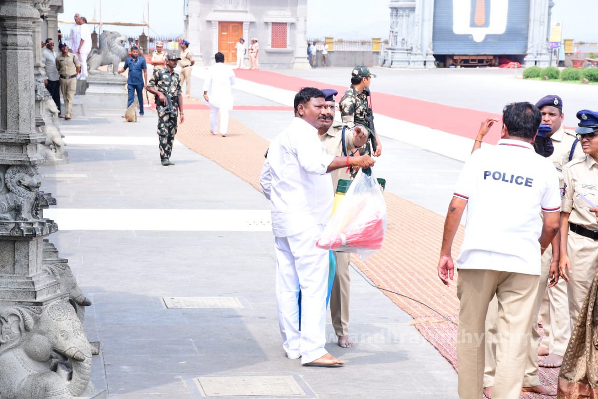 యాదాద్రి, భద్రాచలంలో సీఎం పూజలు  