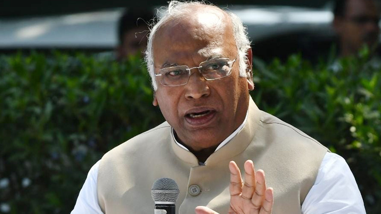 Kharge: లోక్‌సభ ఎన్నికల్లో పోటీ చేస్తారా.. ఖర్గే సమాధానం ఏంటంటే..