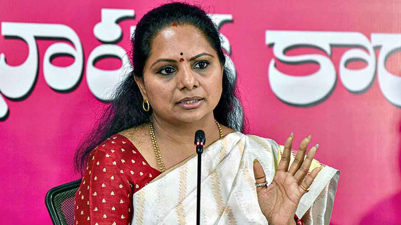 MLC Kavitha: పార్లమెంట్‌లో తెలంగాణపై మాట్లాడని కాంగ్రెస్, బీజేపీ ఎంపీలు