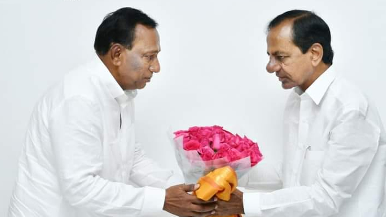 Telangana: కేసీఆర్‌తో మల్లారెడ్డి కీలక భేటీ.. పార్టీ మారడంపై క్లారిటీ ఇచ్చేశారట..!