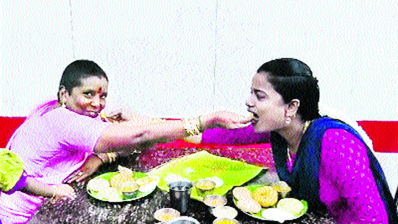 Chennai: అత్తాకోడళ్లు ఒకరికొకరు తినిపించుకుంటే భోజనం ఫ్రీ..