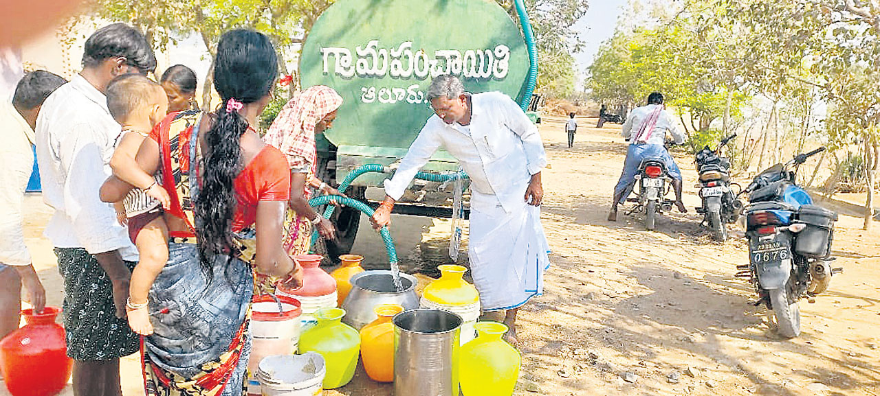 పల్లెల్లో గాడి తప్పిన పాలన