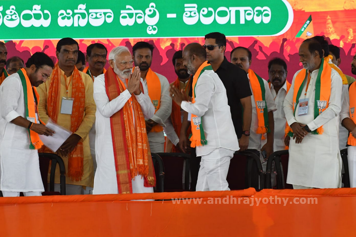 స్కామ్‌లన్నీ కుటుంబ పార్టీలవే  