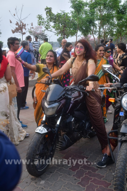 శారీ రన్‌.. అదిరెన్‌!