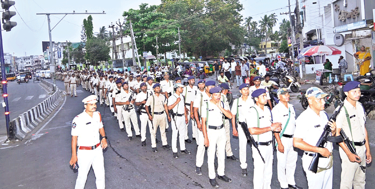 కేంద్ర బలగాలతో ఫ్లాగ్‌మార్చ్‌