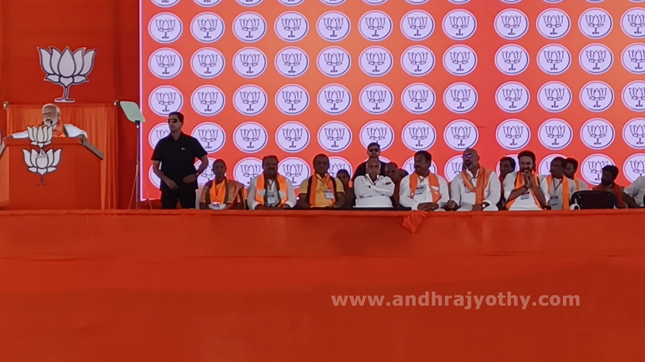 స్కామ్‌లన్నీ కుటుంబ పార్టీలవే  