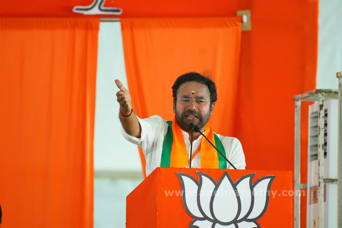 స్కామ్‌లన్నీ కుటుంబ పార్టీలవే  