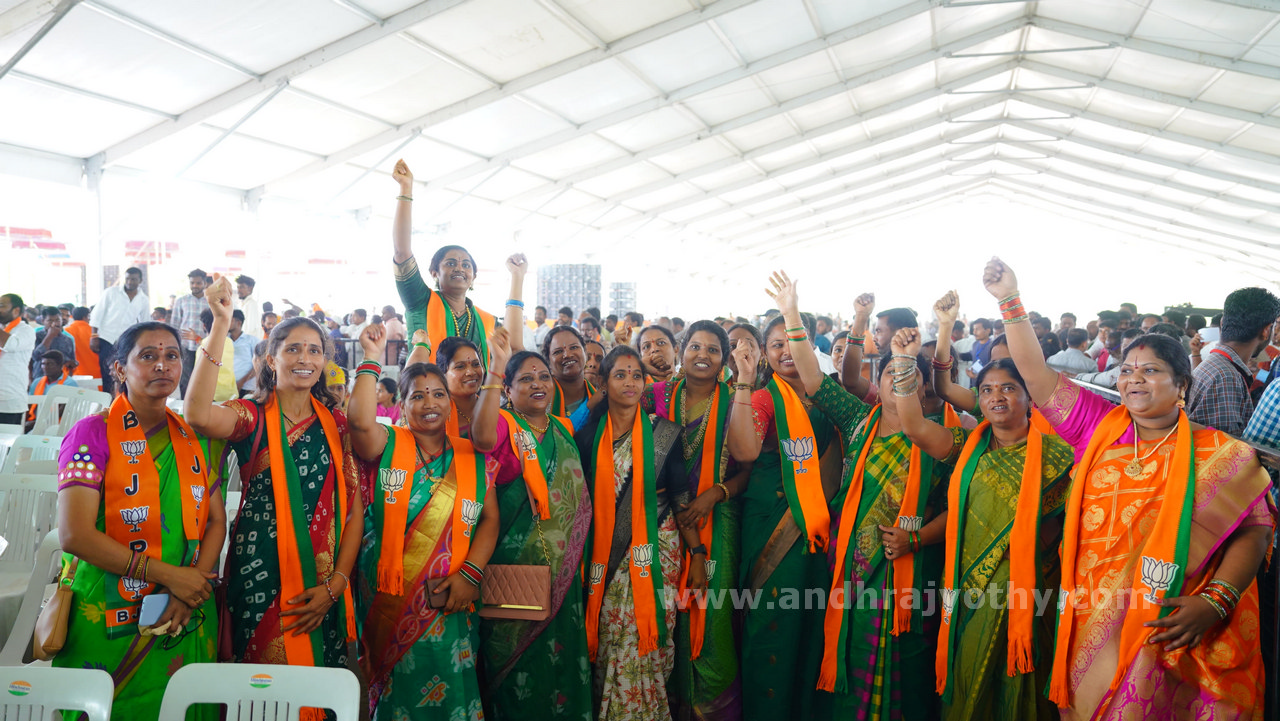 స్కామ్‌లన్నీ కుటుంబ పార్టీలవే  