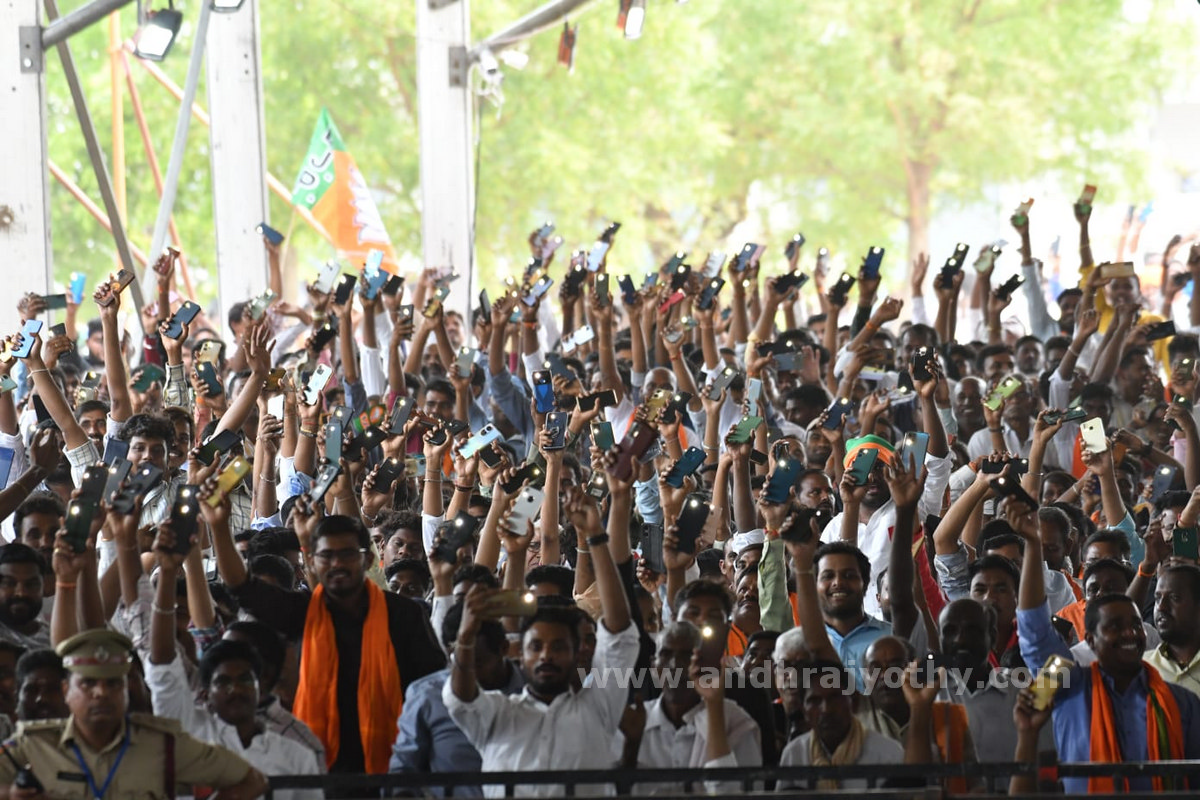 స్కామ్‌లన్నీ కుటుంబ పార్టీలవే  