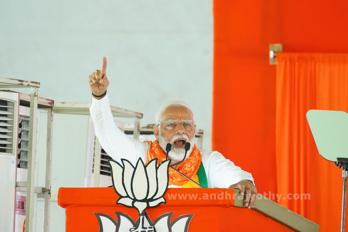 స్కామ్‌లన్నీ కుటుంబ పార్టీలవే  