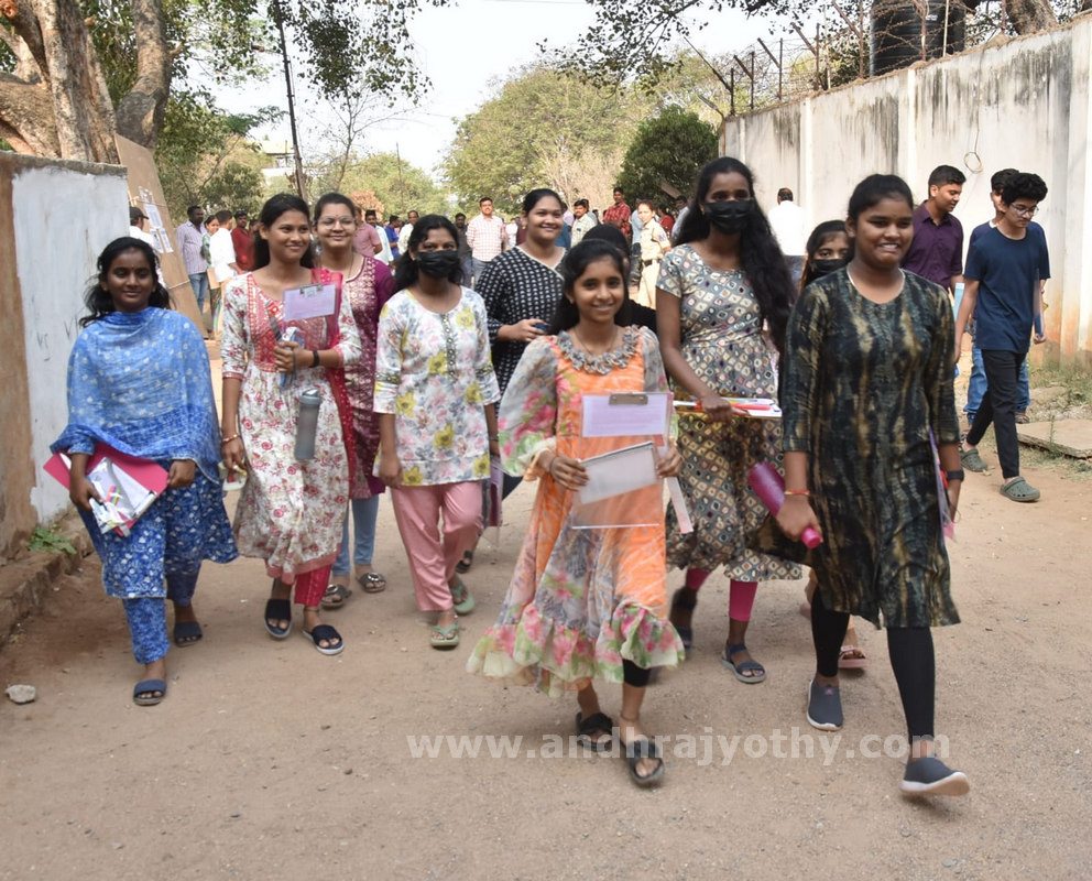  పది పరీక్షలు షురూ..