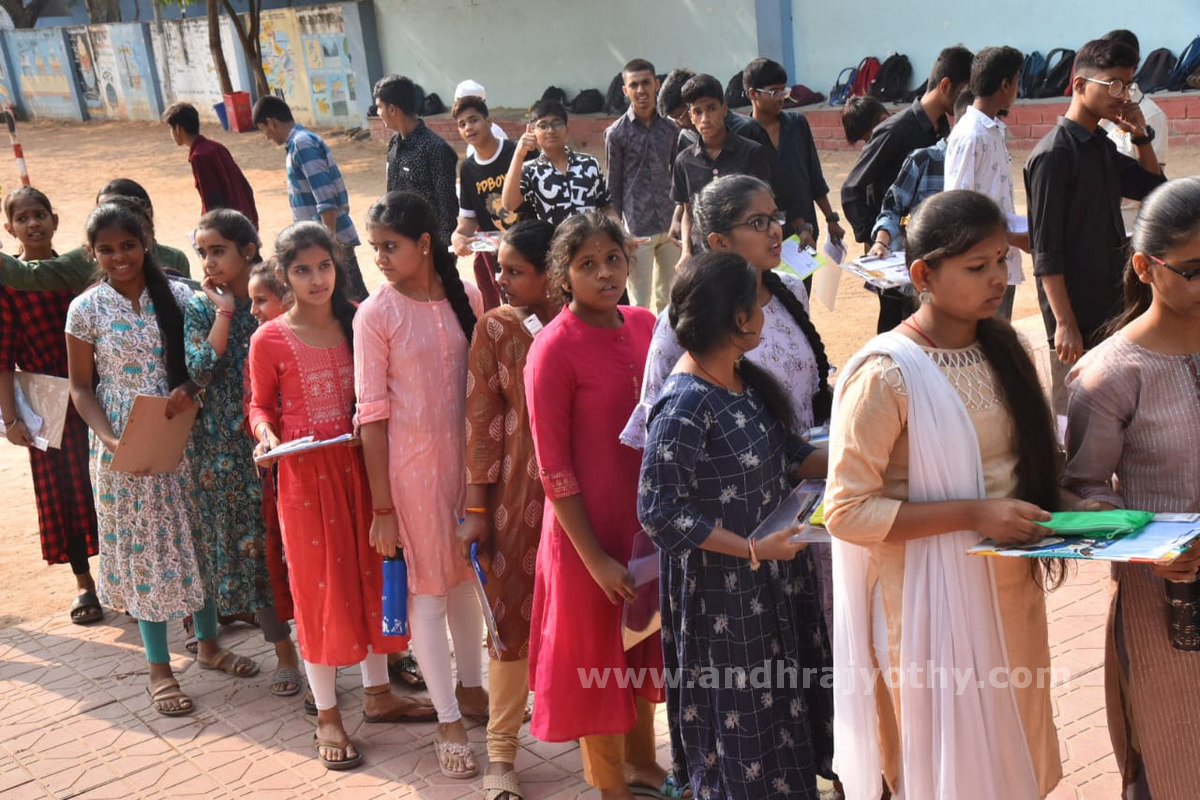  పది పరీక్షలు షురూ..