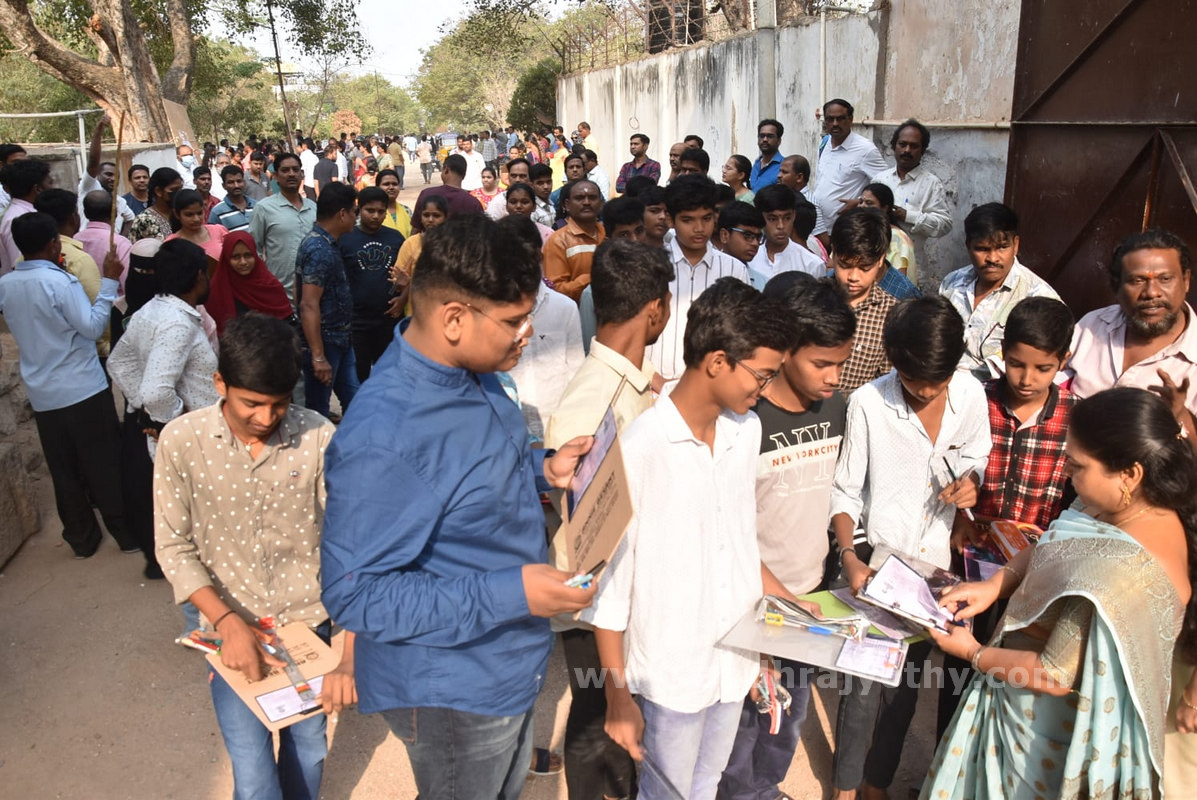  పది పరీక్షలు షురూ..