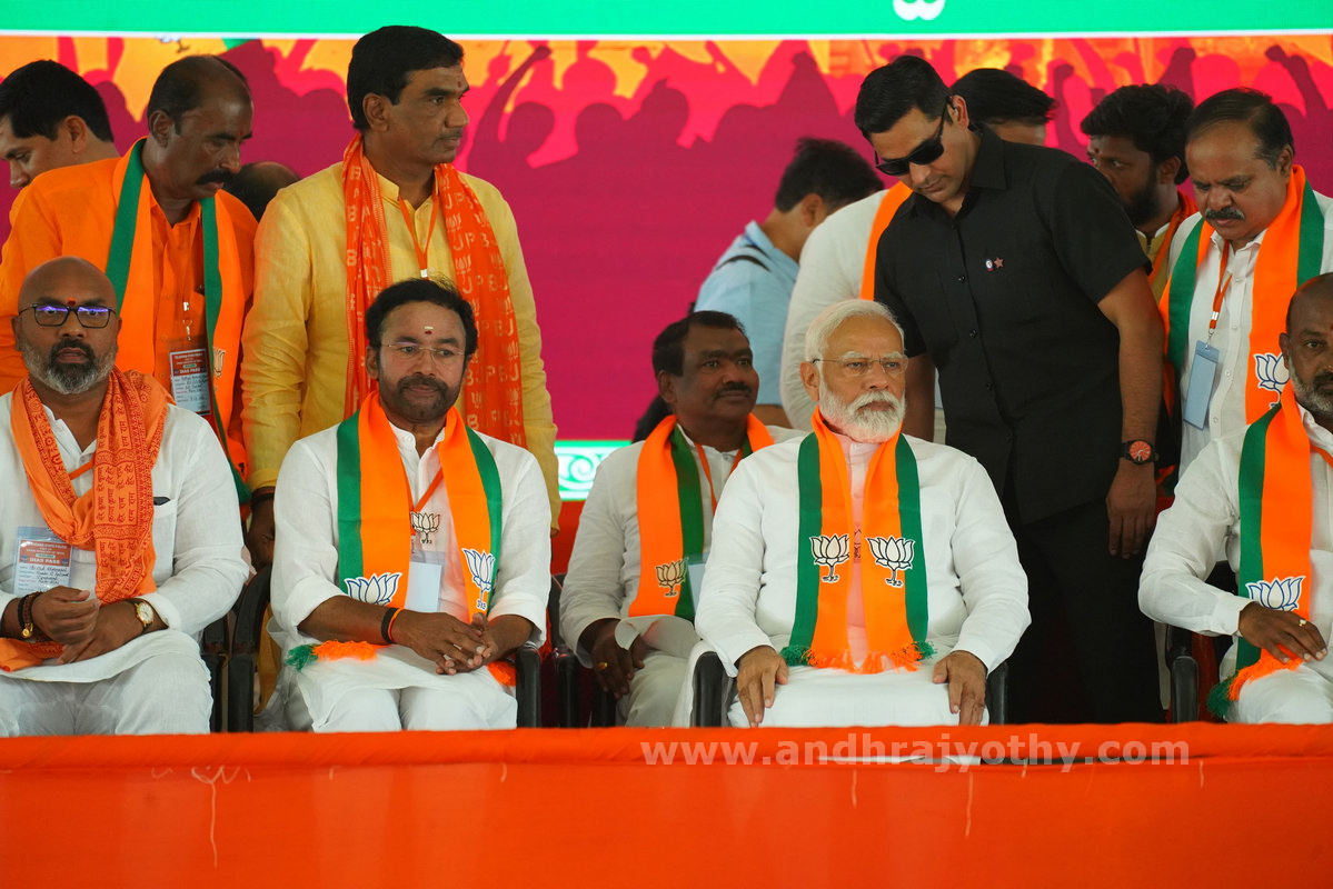 స్కామ్‌లన్నీ కుటుంబ పార్టీలవే  