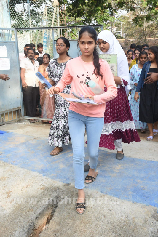  పది పరీక్షలు షురూ..
