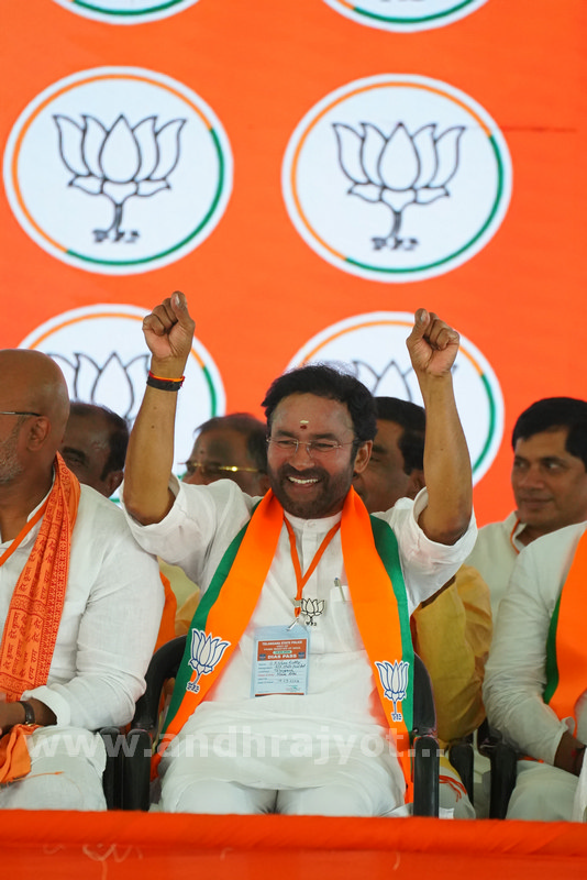 స్కామ్‌లన్నీ కుటుంబ పార్టీలవే  