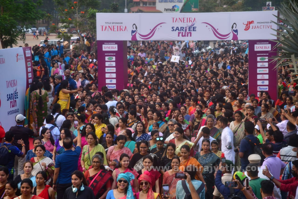 శారీ రన్‌.. అదిరెన్‌!