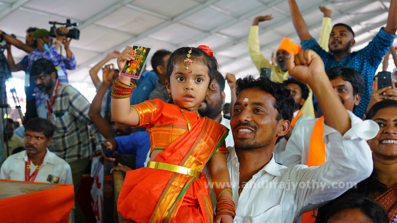 స్కామ్‌లన్నీ కుటుంబ పార్టీలవే  