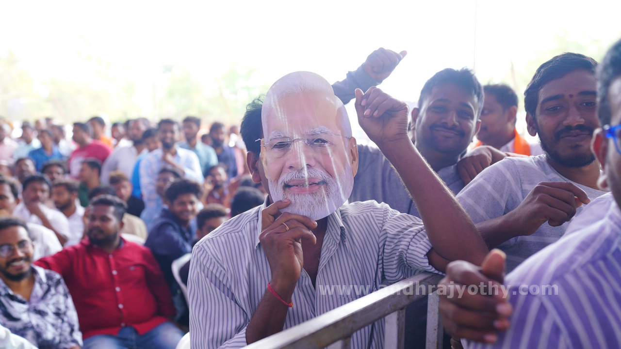 స్కామ్‌లన్నీ కుటుంబ పార్టీలవే  