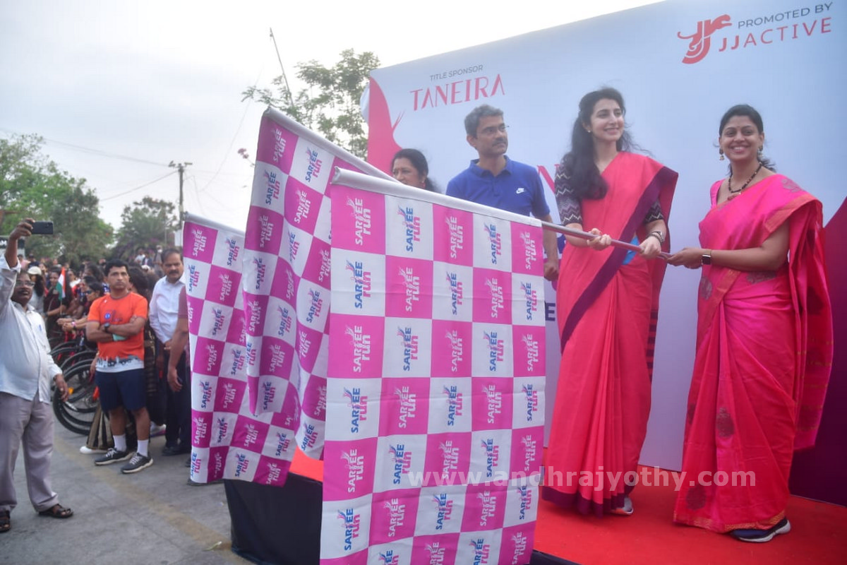 శారీ రన్‌.. అదిరెన్‌!