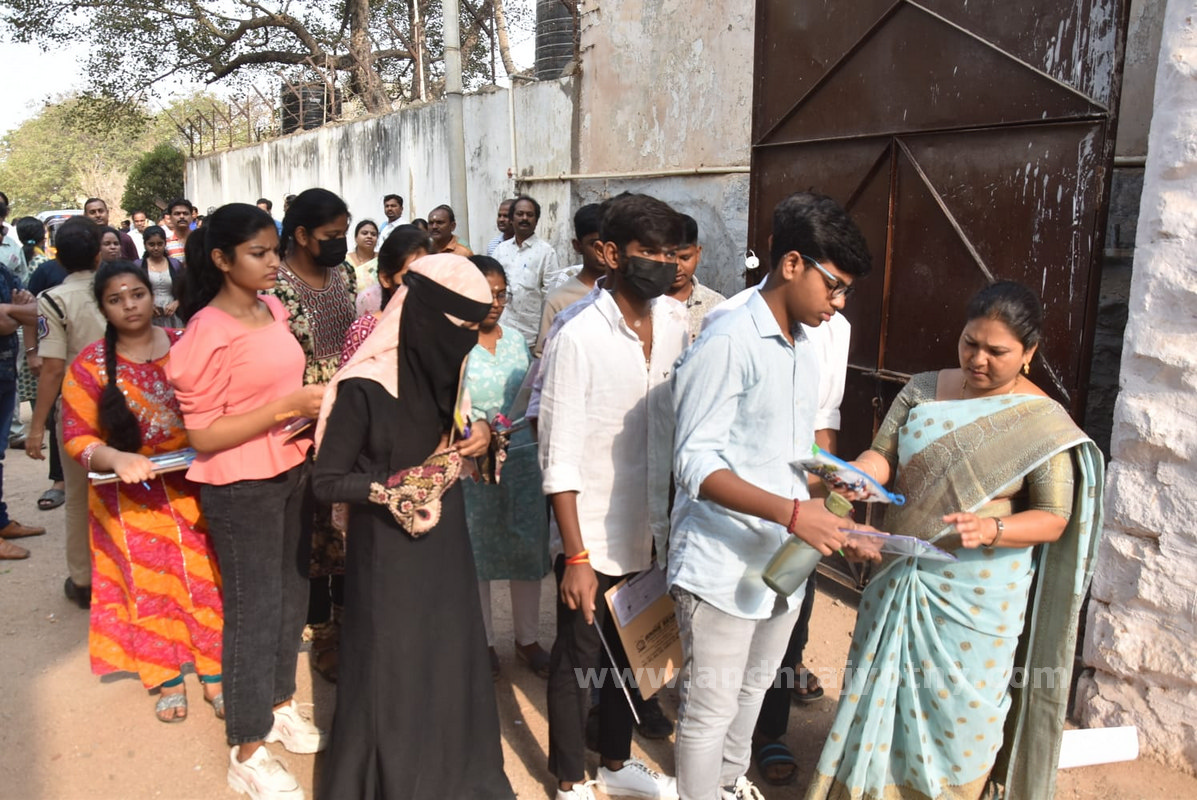  పది పరీక్షలు షురూ..