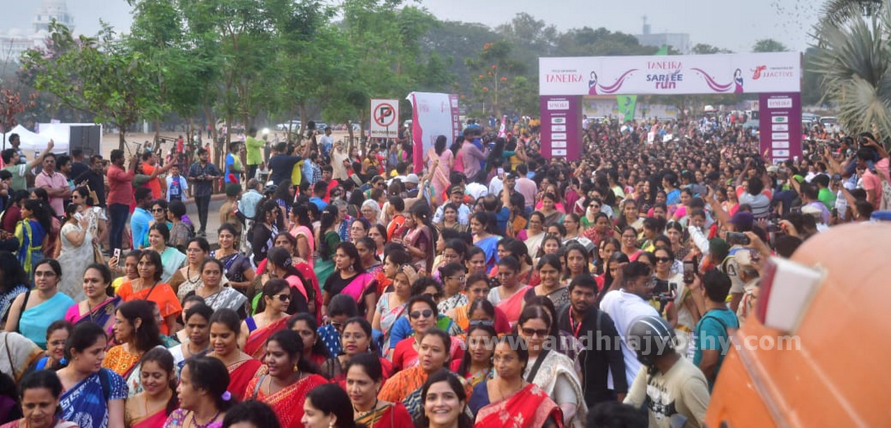శారీ రన్‌.. అదిరెన్‌!