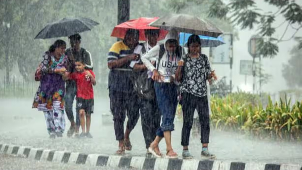 Weather Report: తెలుగు రాష్ట్రాల ప్రజలకు బిగ్ అలర్ట్.. భారీ వర్షం కురిసే ఛాన్స్..!