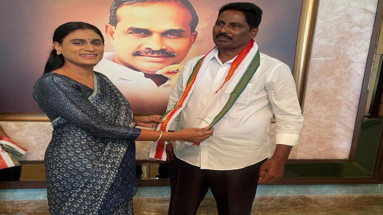 AP Politics: వైసీపీకి షాక్.. కాంగ్రెస్‌లో చేరిన నందికొట్కూరు ఎమ్మెల్యే ఆర్థర్