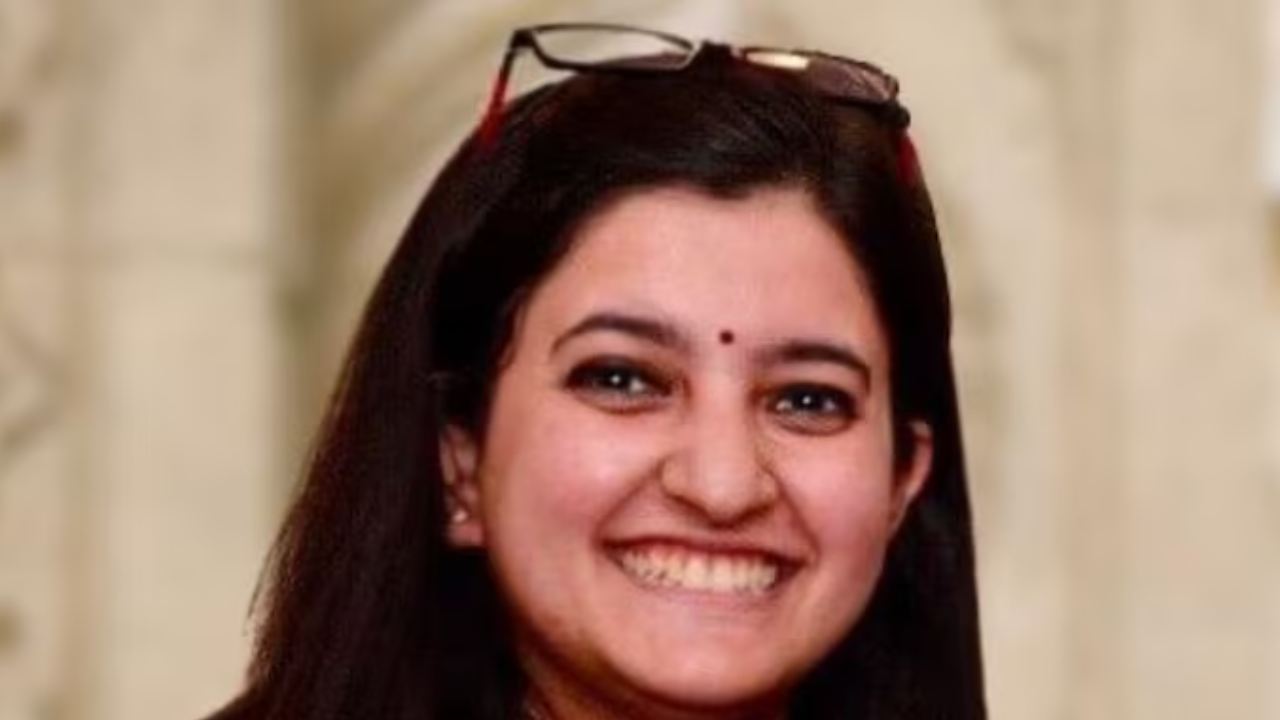 NRI: లండన్‌లో చెత్త ట్రక్కు ఢీకొని భారతీయ విద్యార్థిని దుర్మరణం!