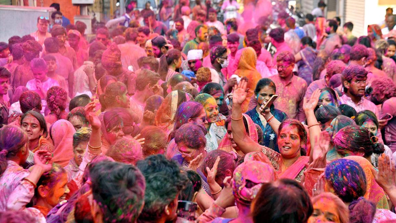 Holi Festival: హోలీ రే... హైదరాబాద్‌లో రంగుల పండగ సందడి.. అదరగొడుతున్న ఈవెంట్లు
