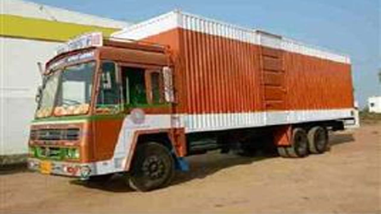 Container lorry:  ఆ కంటైనర్‌ లారీ నిండా నోట్ల కట్టలు.. ఇంతలోనే ప్రమాదం.. తెలుసుకున్న ప్రజలు పెద్ద సంఖ్యలో..