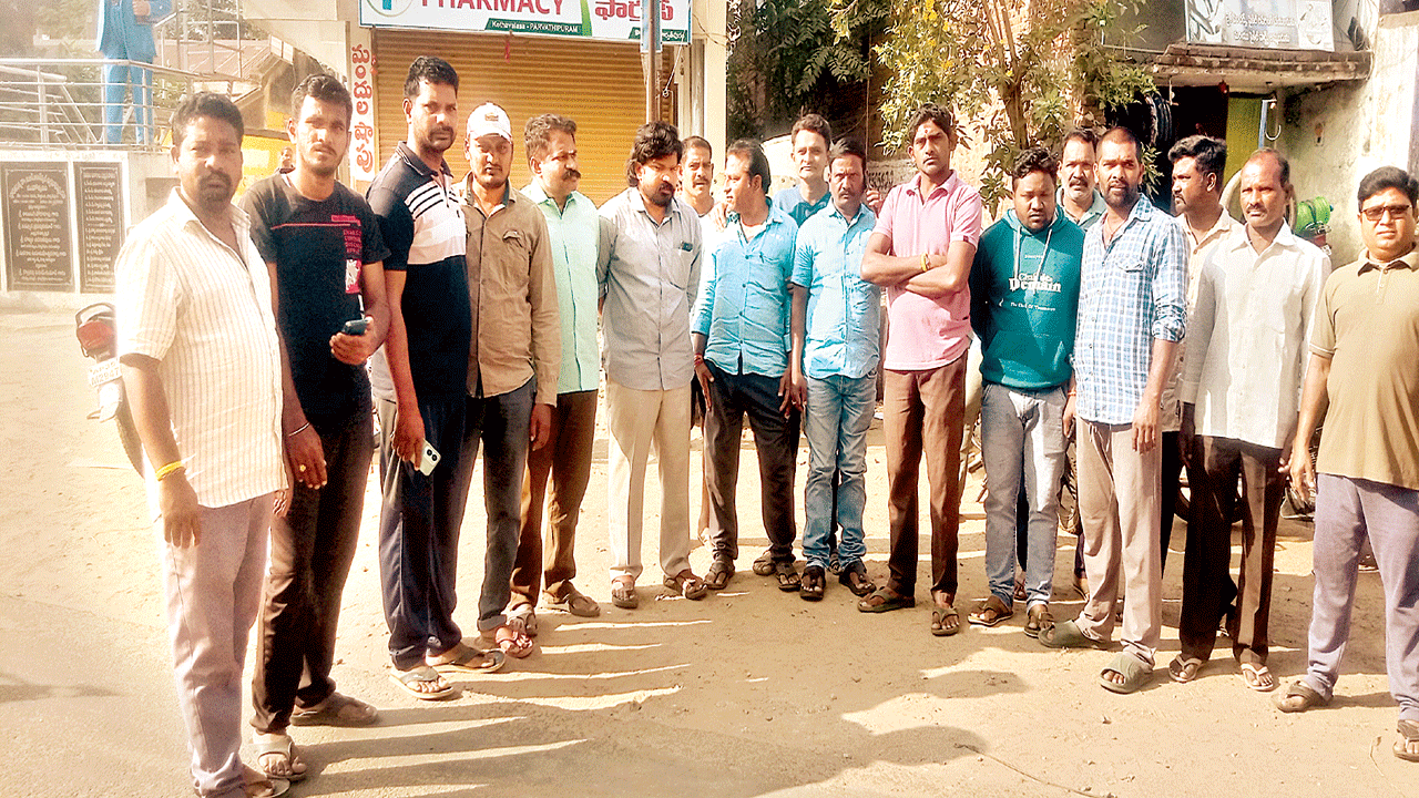 పార్వతీపురం ఎమ్మెల్యేపై కోడ్‌ ఉల్లంఘన కేసు 