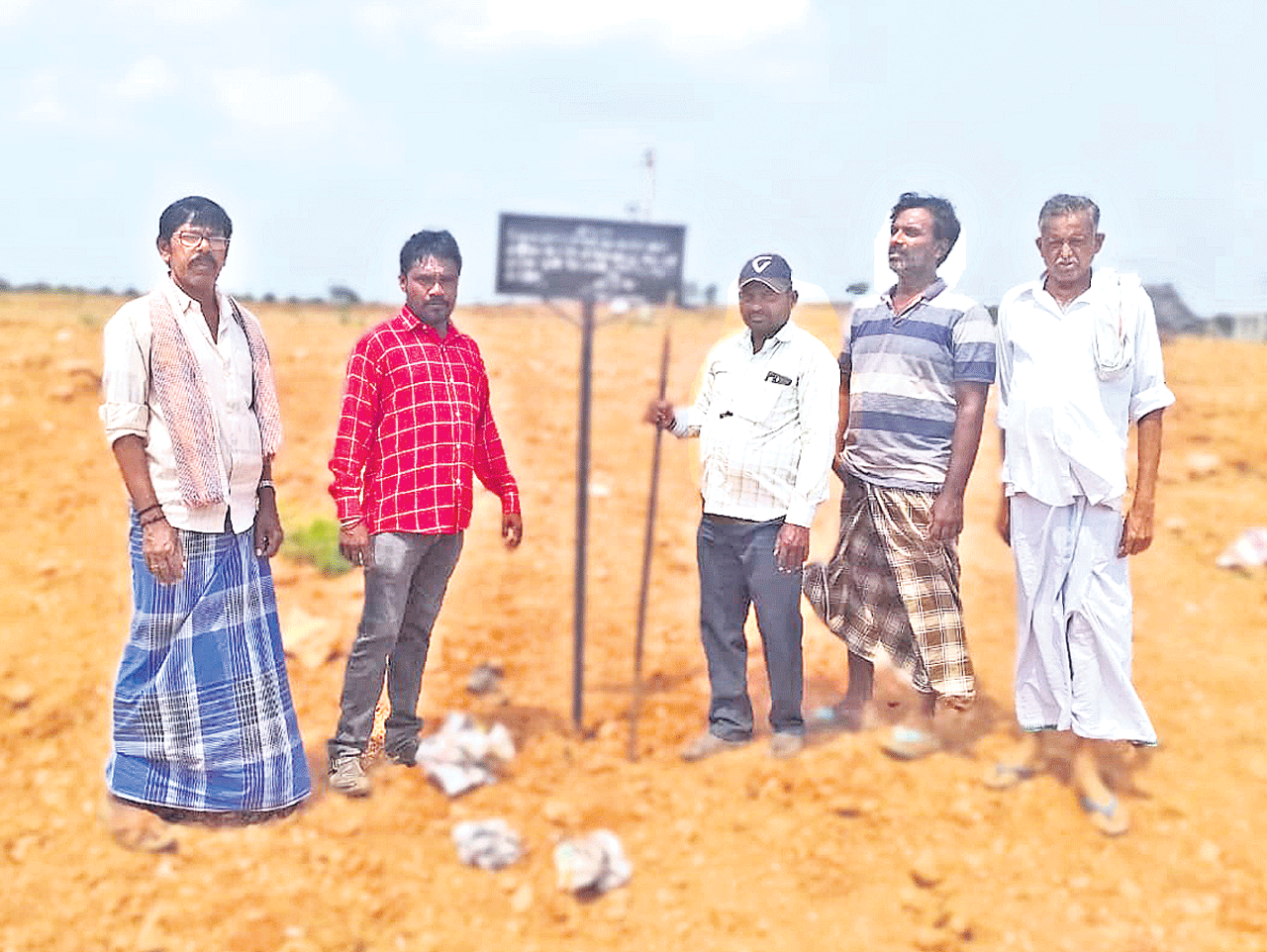 ప్రభుత్వ భూములు ఆక్రమిస్తే చర్యలు తహసీల్దార్‌ Prabhutva bhūmulu