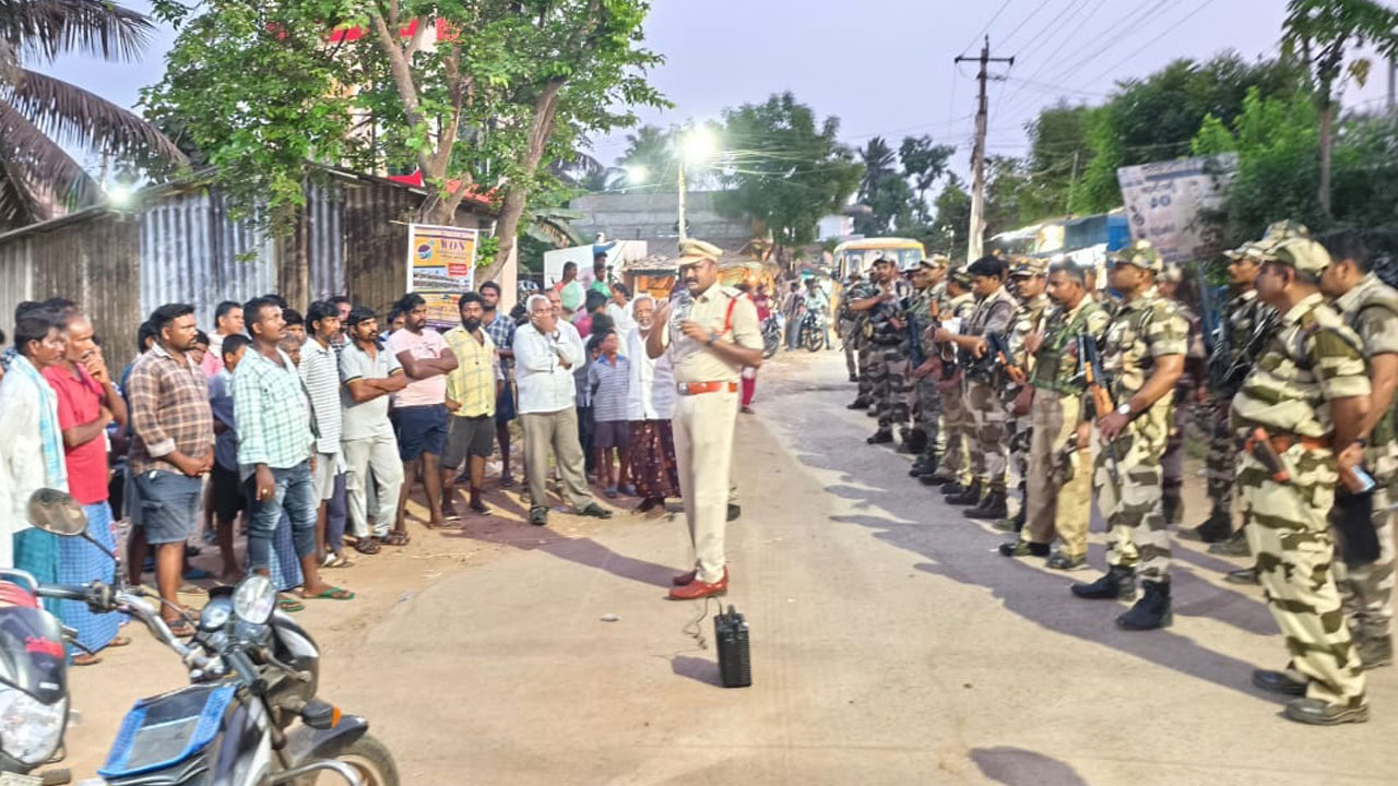 ఓటర్లను ప్రలోభాలకు గురిచేస్తే చర్యలు