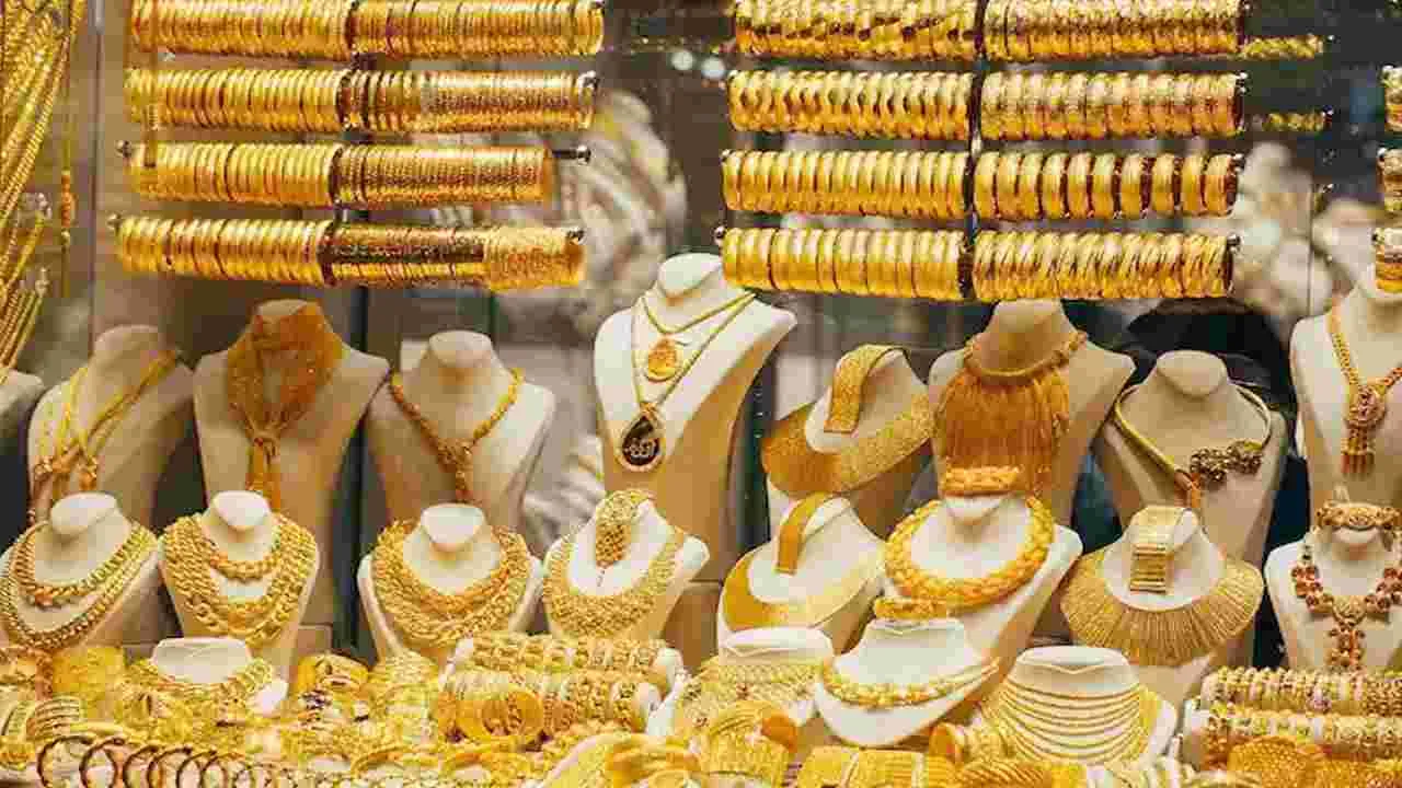 Gold and Silver Rates Today: పెరిగిన బంగారం, వెండి ధరలకు బ్రేక్.. ఎలా ఉన్నాయంటే..