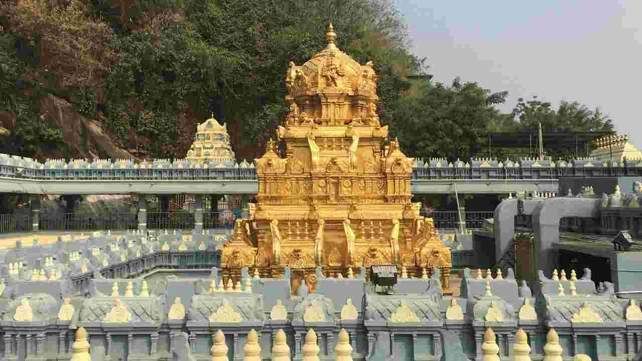 Durgamma Temple: ఇంద్రకీలాద్రిపై కొనసాగుతున్న పవిత్రోత్సవాలు