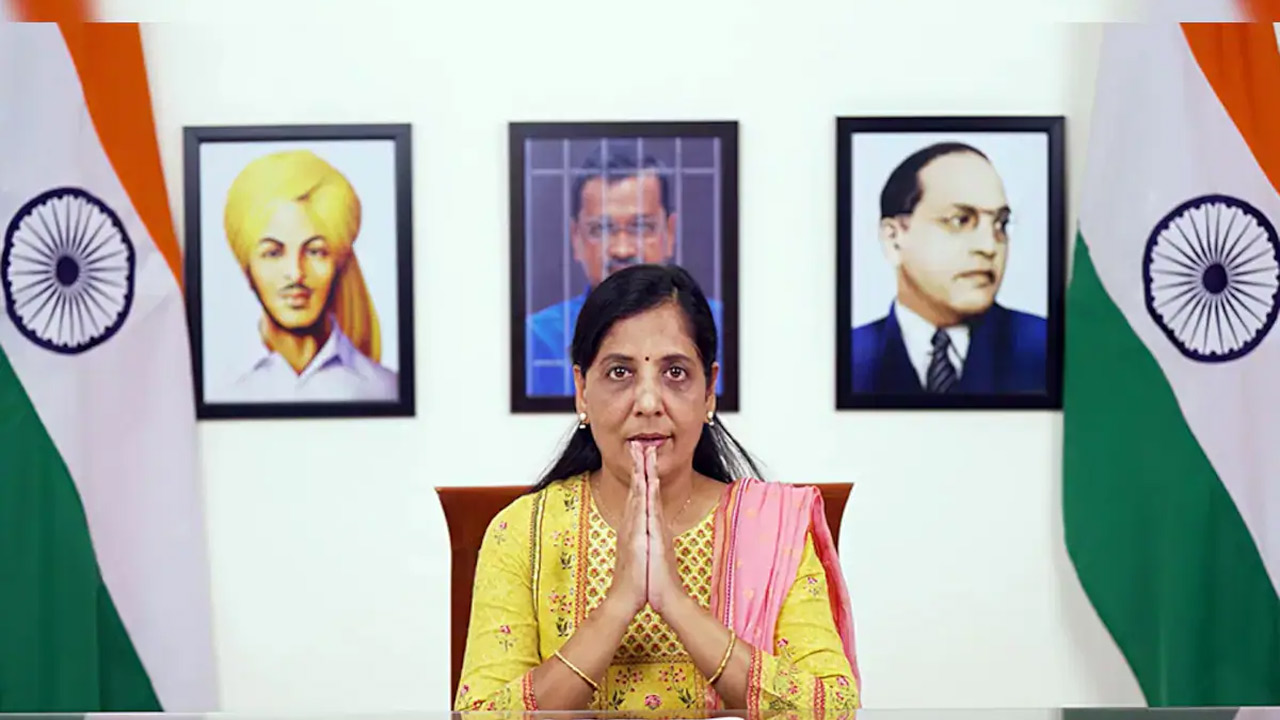 Sunita Kejriwal: సునీతా ది బెస్ట్... ఆప్ మంత్రి సౌరబ్ భరద్వాజ్ సంచలన వ్యాఖ్యలు