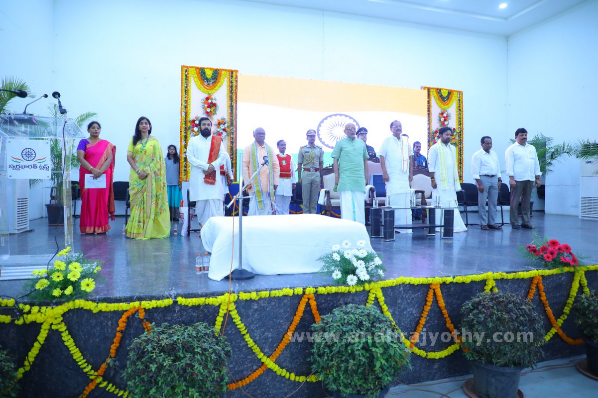 కొత్త లక్ష్యాలతో ప్రగతి పరుగుపెట్టాలి 