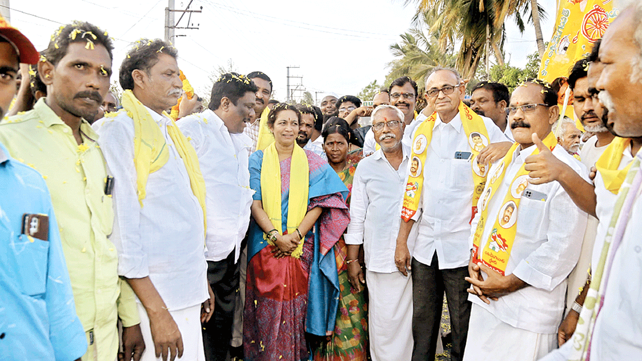 వైసీపీని ఇంటికి సాగనంపుదాం: గౌరు చరిత