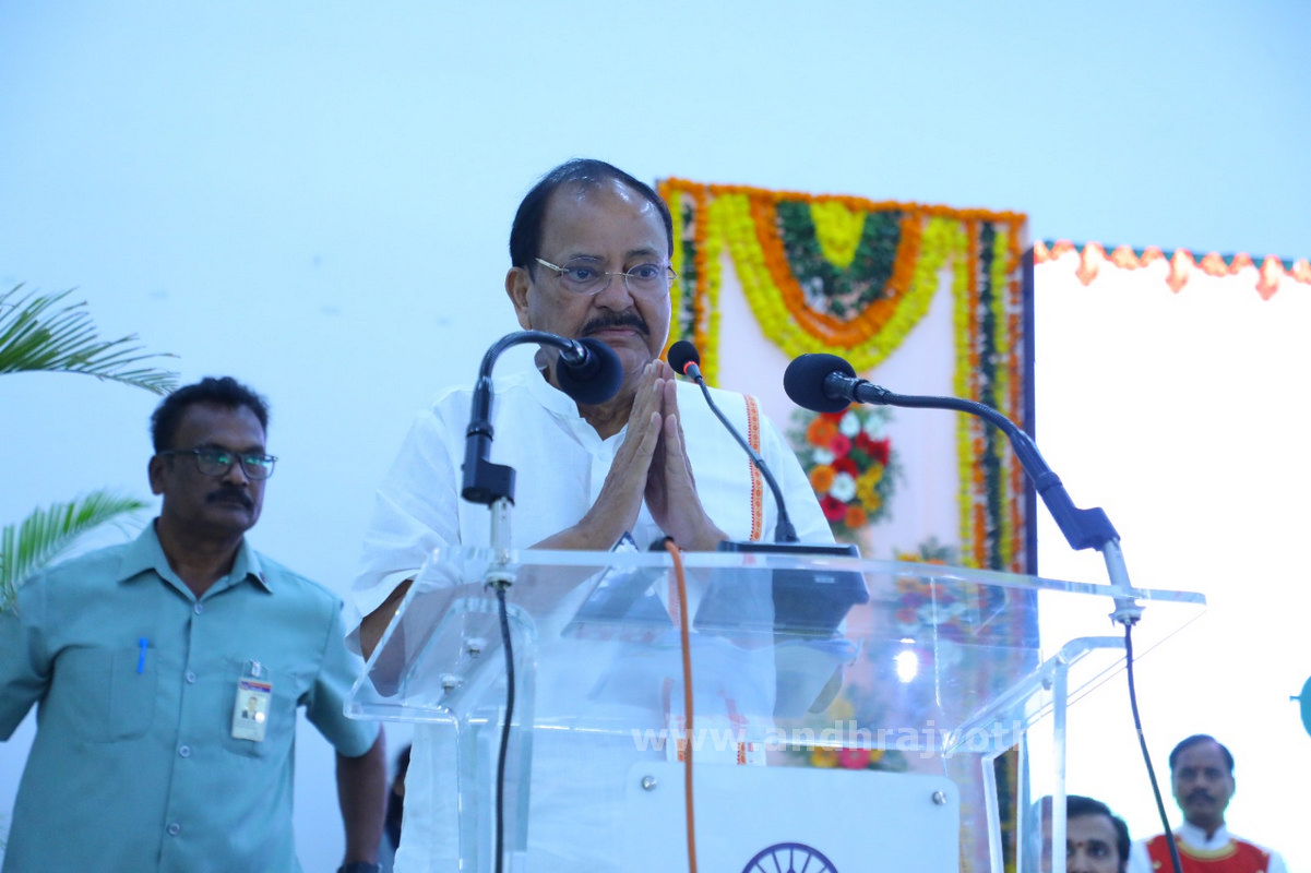 కొత్త లక్ష్యాలతో ప్రగతి పరుగుపెట్టాలి 