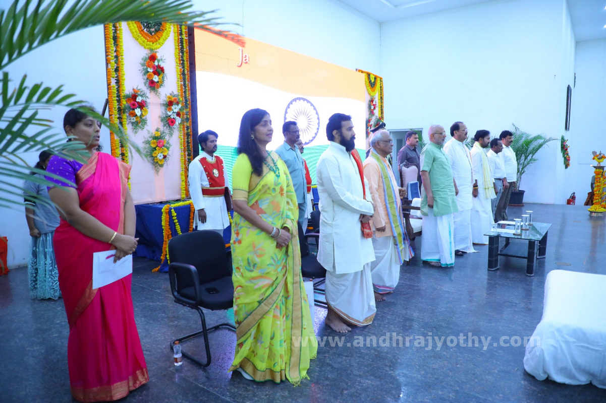 కొత్త లక్ష్యాలతో ప్రగతి పరుగుపెట్టాలి 